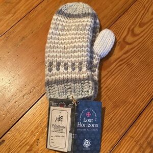 Brand new Lost Horizons knitwear mittens by Nepali artisans